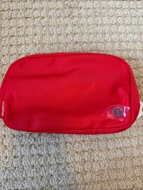 Everywhere Belt Bag in Red